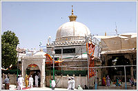 Khwaja-Garib-Nawaz-Dargah.jpg