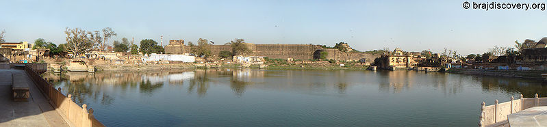 चित्र:Kund-Deeg-Mahal-Deeg-1.jpg