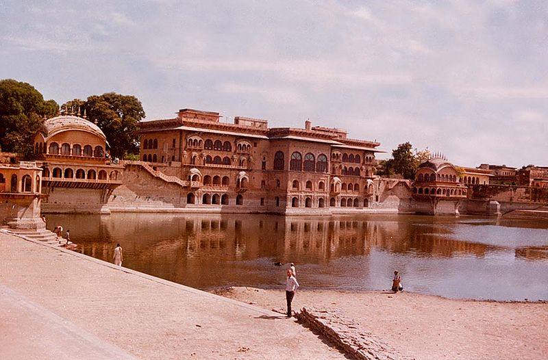 चित्र:Jal-Mahal-Deeg-3.jpg