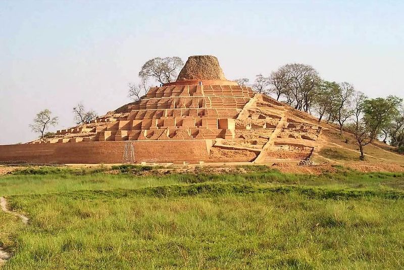 चित्र:Kesariya-Buddha-Stupa.jpeg