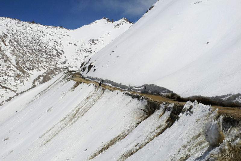 चित्र:Khardung-Pass-Ladakh.jpg