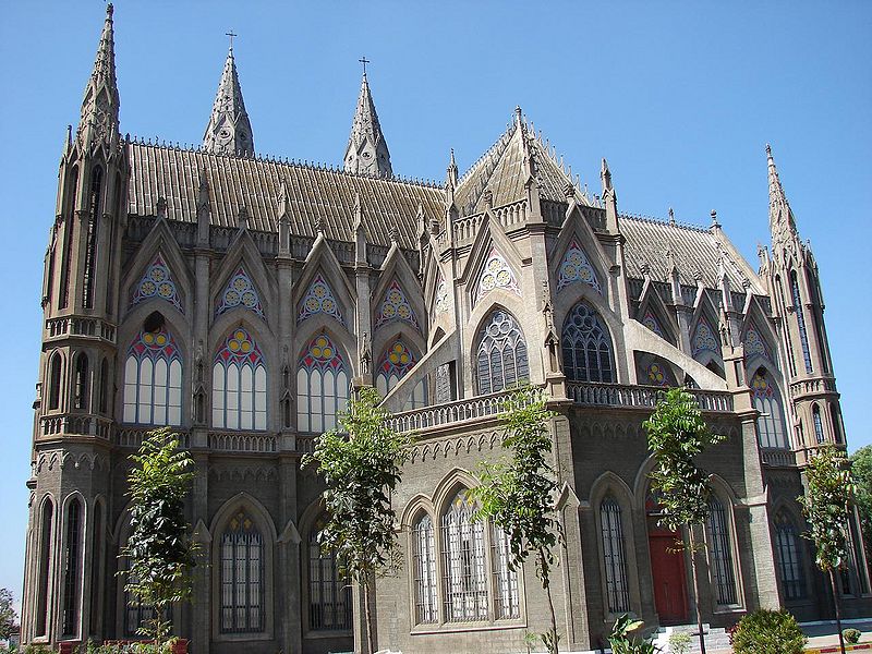 चित्र:St-Philomena-Church-Mysore-2.jpg