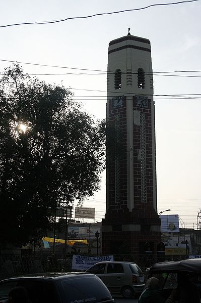 चित्र:Clock-Tower-Dehradun.jpg