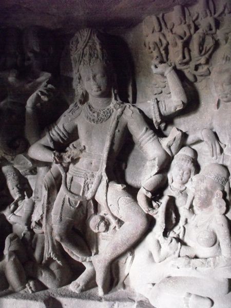 चित्र:A-Statue-in-Ellora-Caves-1.jpg