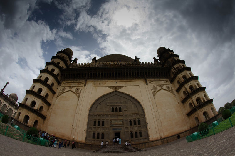चित्र:Gol-Gumbaz-Bijapur-3.jpg