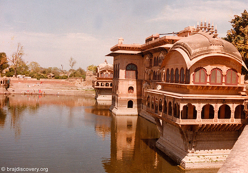 चित्र:Jal-Mahal-Deeg-2.jpg