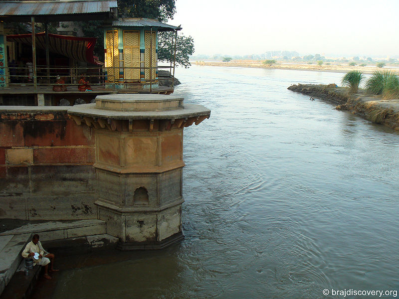चित्र:Yamuna Gokul-3.jpg