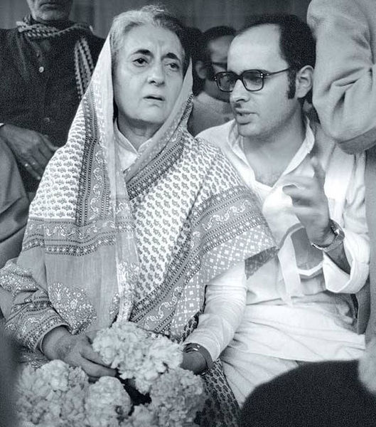 चित्र:Indira-Gandhi-and-Sanjay-Gandhi.jpg