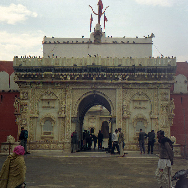 चित्र:Karni-Mata-Temple-1.jpg