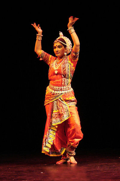 चित्र:Odissi-Dance-6.jpg