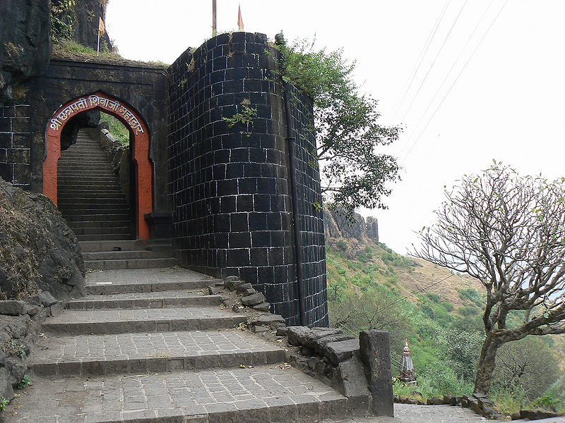 चित्र:Shivaji-Mahadwar-Sajjangad.jpg