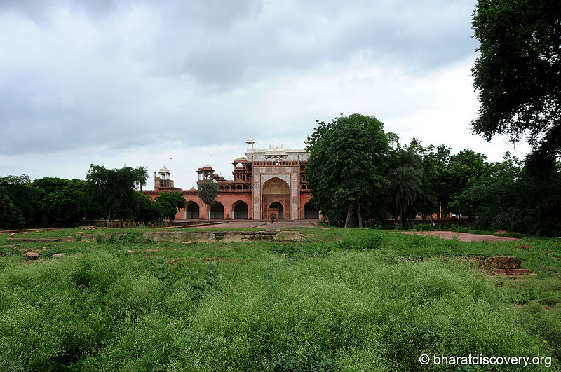 चित्र:Sikandra-Agra-26.jpg