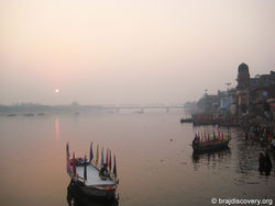 मथुरा में यमुना नदी का सांयकालीन दृश्य