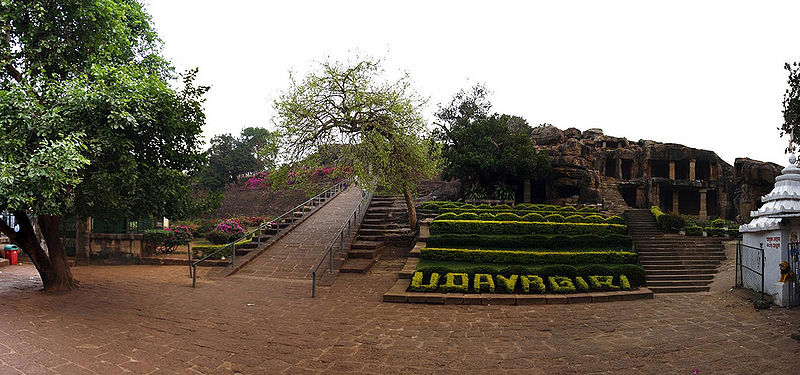 चित्र:Udayagiri-Caves-Orissa-1.jpg