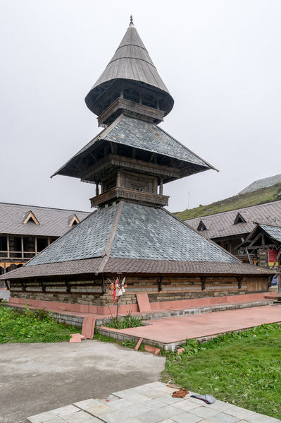चित्र:Prashar- temple.jpg