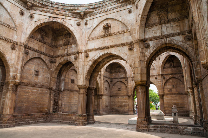 चित्र:Tomb-Of-Sikander-Shah-At-Champaner-In-Gujarat.jpg