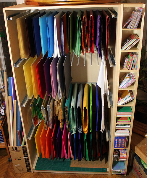 चित्र:Paper-Cupboard.jpg