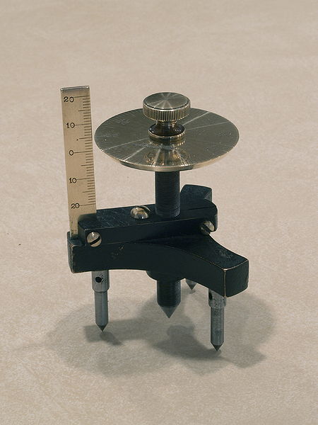 चित्र:Spherometer.jpg