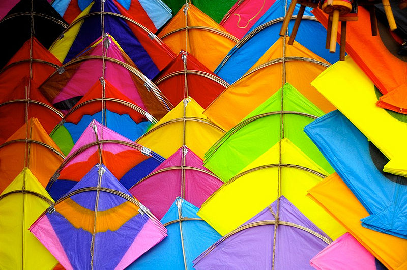 चित्र:Kites-4.jpg