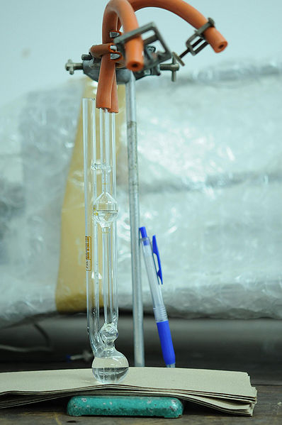 चित्र:Viscometer.jpg