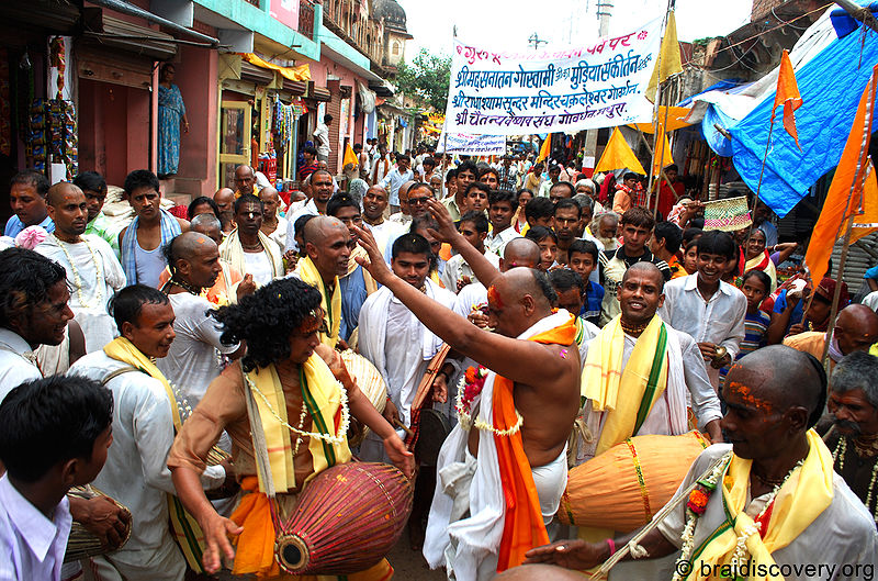 चित्र:Guru-Purnima-Govardhan-Mathura-4.jpg