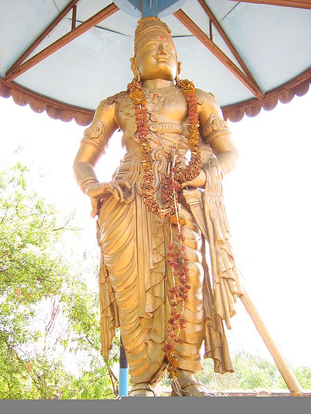 चित्र:Statue-Of-Raja-Raja-I.jpg