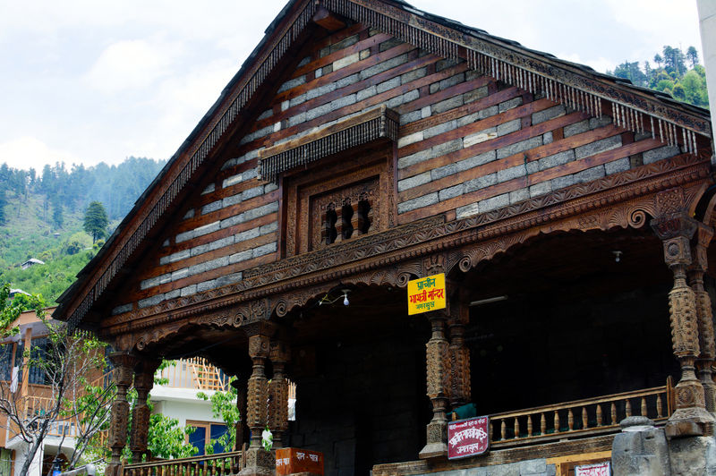 चित्र:Manali-Gayatri-Temple.jpg