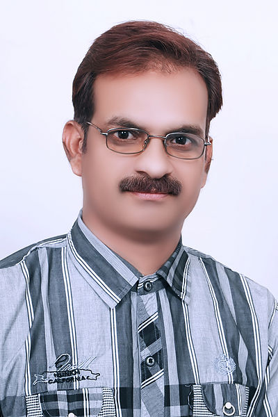 चित्र:Virendra khare-‘Akela’.jpg