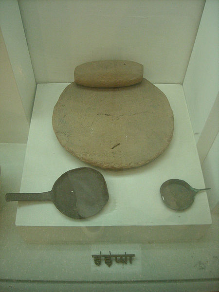 चित्र:Harappa-Utensil-3.jpg