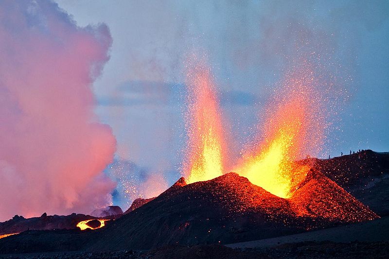 चित्र:Volcano-2.jpg