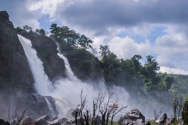 चित्र:Athirappilly-Falls.jpg