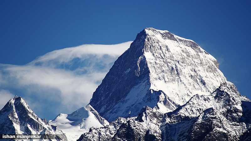 चित्र:Kamet-Mountain.jpg
