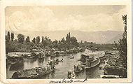 Houseboat-On-The-Jhelum-River.jpg