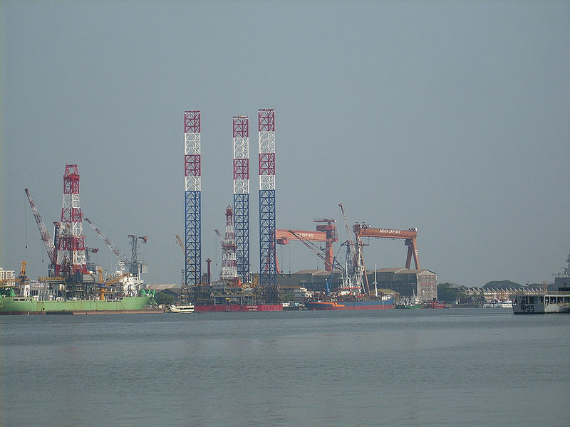 चित्र:Kochi-Shipyard.jpg