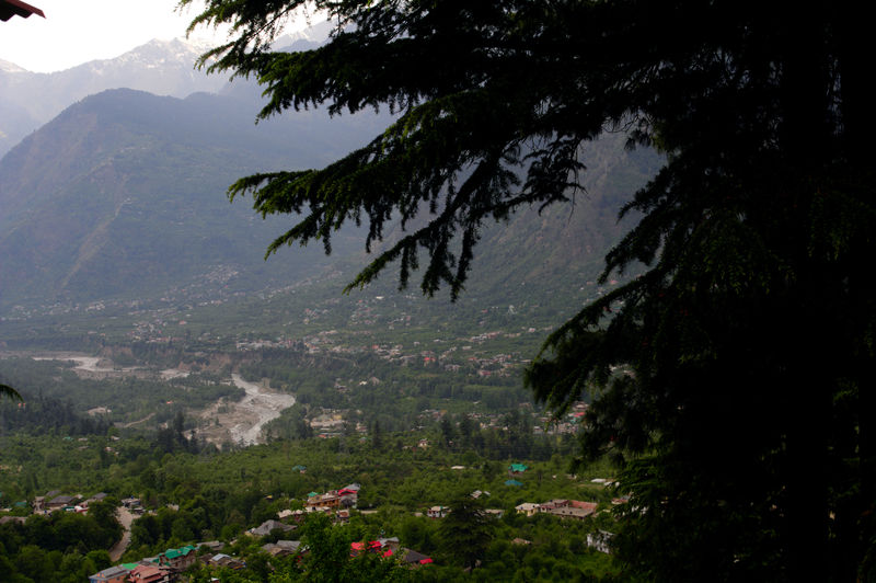 चित्र:Kullu-Valley-and-Beas-River.jpg
