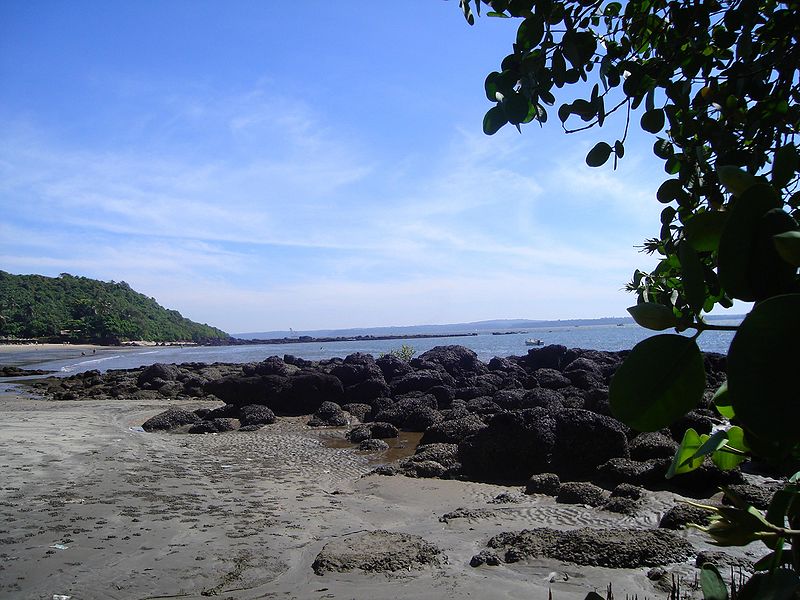 चित्र:Dona-Paula-Beach-Goa.jpg