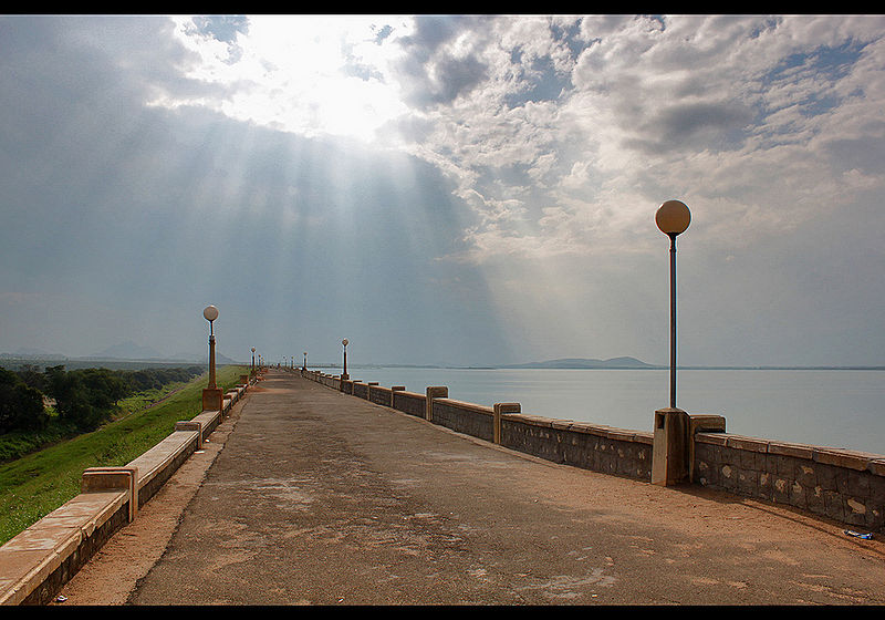 चित्र:Vaigai-Dam.jpg