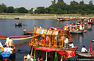 कोकिला बेन द्वारा यमुना की यात्रा, मथुरा