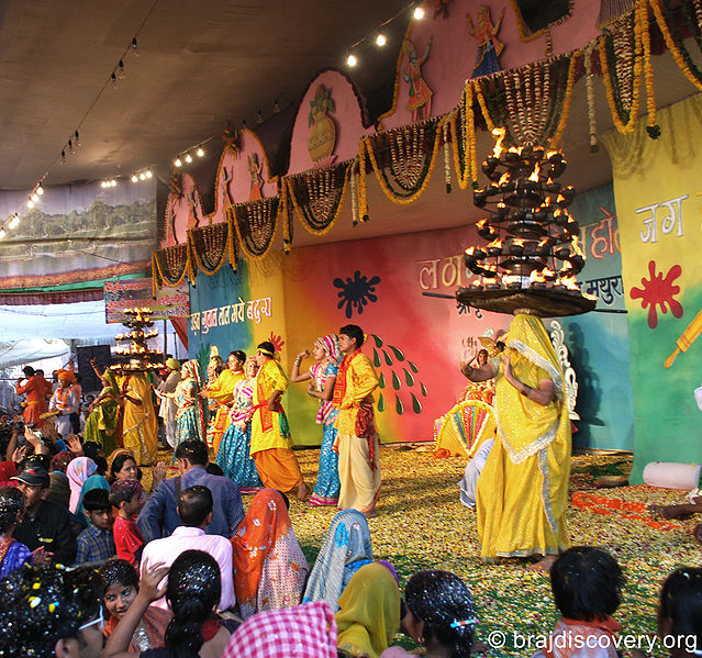 चित्र:Krishna Janm Bhumi Holi Mathura 10.jpg