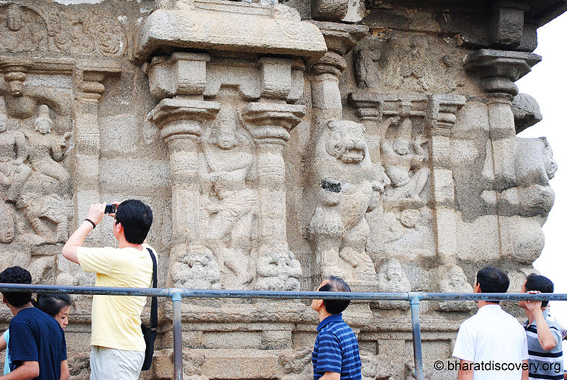 चित्र:Mahisha-Mardini-Cave-Mahabalipuram-6.jpg