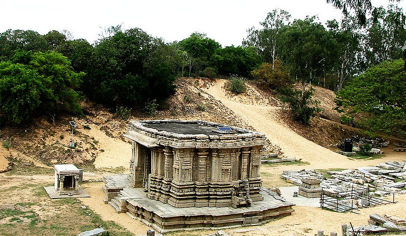 चित्र:Maruleshwara-Temple-Talakad.jpg