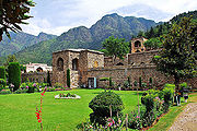 Pari-Mahal-Srinagar-1.jpg
