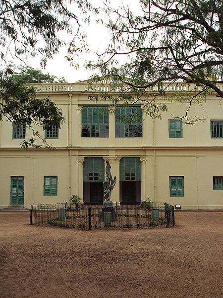 चित्र:Shantiniketan-1.jpg