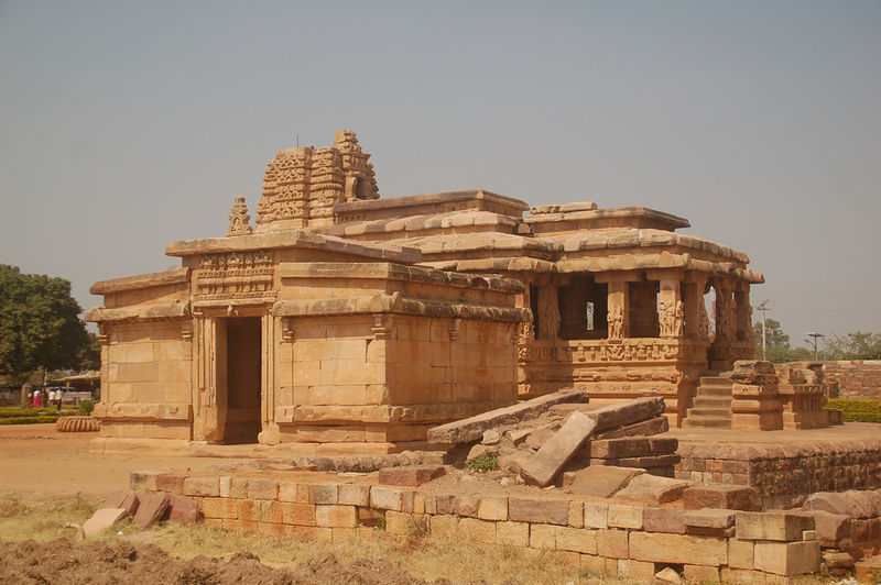 चित्र:Temple-Aihole-2.jpg
