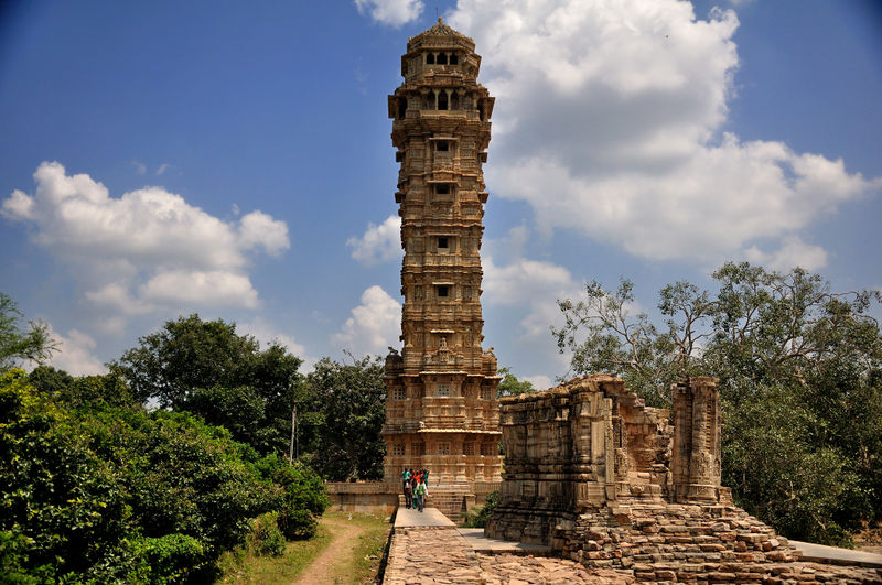 चित्र:Vijay-Stambh-Chittorgarh-1.jpg