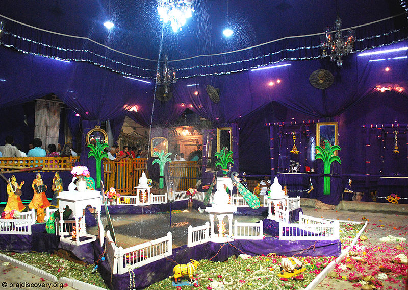 चित्र:Dwarikadish-Temple-Mathura-12.jpg