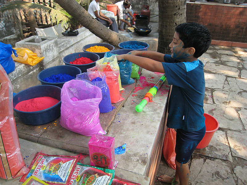 चित्र:Holi-mumbai.jpg