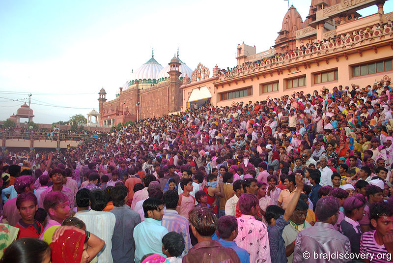 चित्र:Krishna Janm Bhumi Holi Mathura 12.jpg