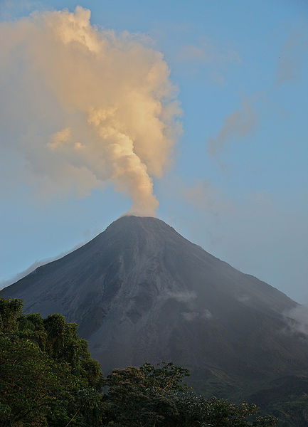 चित्र:Volcano.jpg