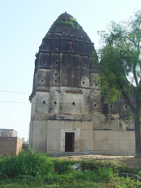 चित्र:Mathura-Nath-Temple-1.jpg